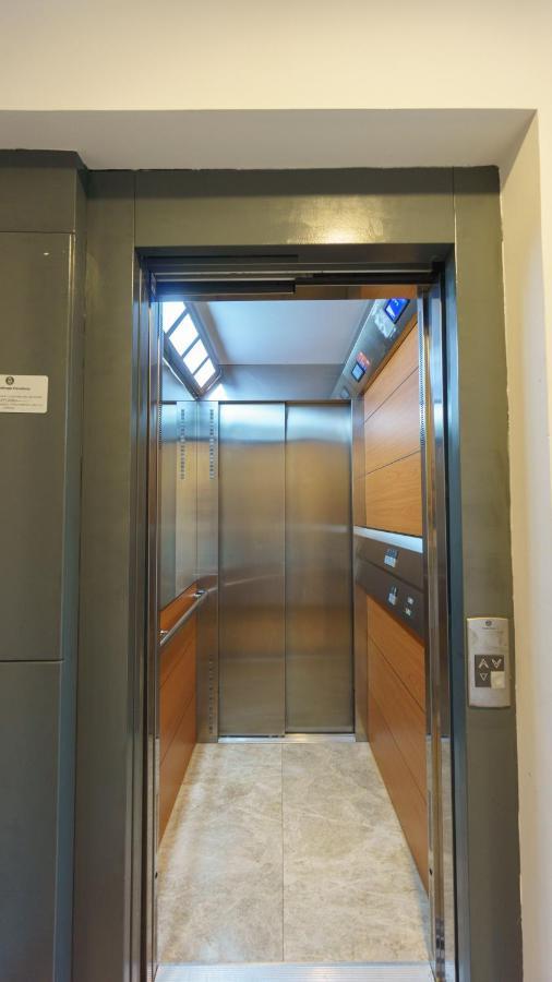 RentalSevilla Coqueto apartamento con terraza privada Exterior foto